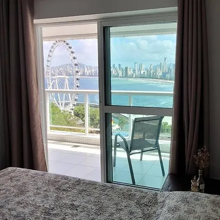 Vista Espetacular Da Roda Gigante Balneario Camboriu Exterior photo